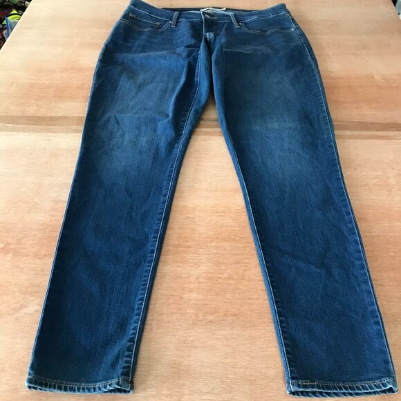 Levi's 310 Shaping Super Skinny Jeans Women 18W Blue Mid Rise Dark Wash Stretch - Picture 1 of 12